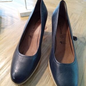 Tamaris German Brand Shoes Women's Size 41 (9.5) Navy Blue Leather Pumps 3" Heel
